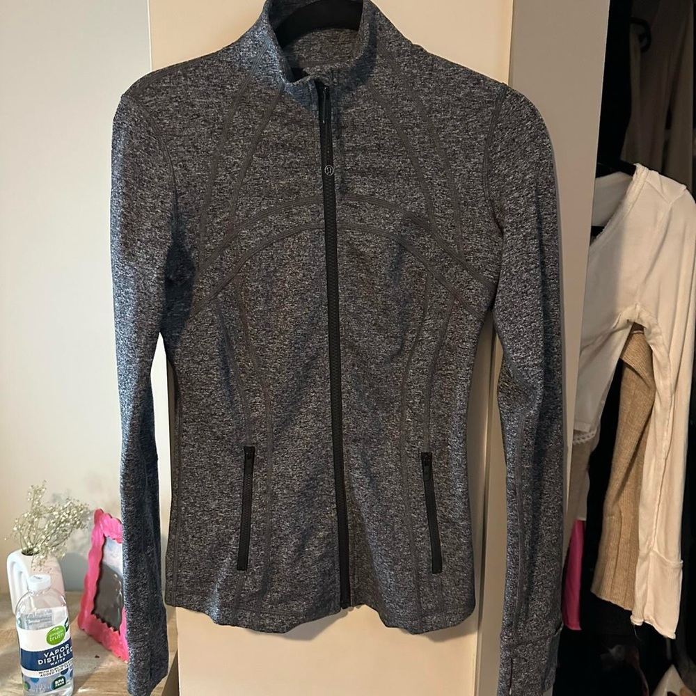 Lululemon define jacket size 6 - Picture 3 of 3